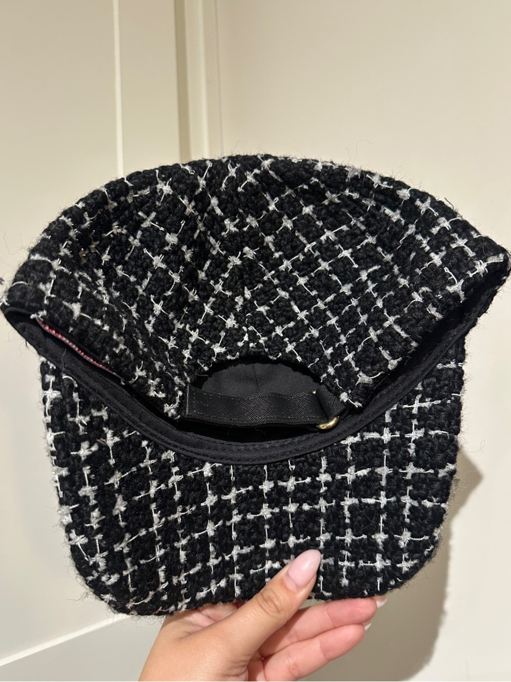 New York Yankees Tweed Wool Baseball Cap in Black & White with Beige Logo - Picture 4 of 4